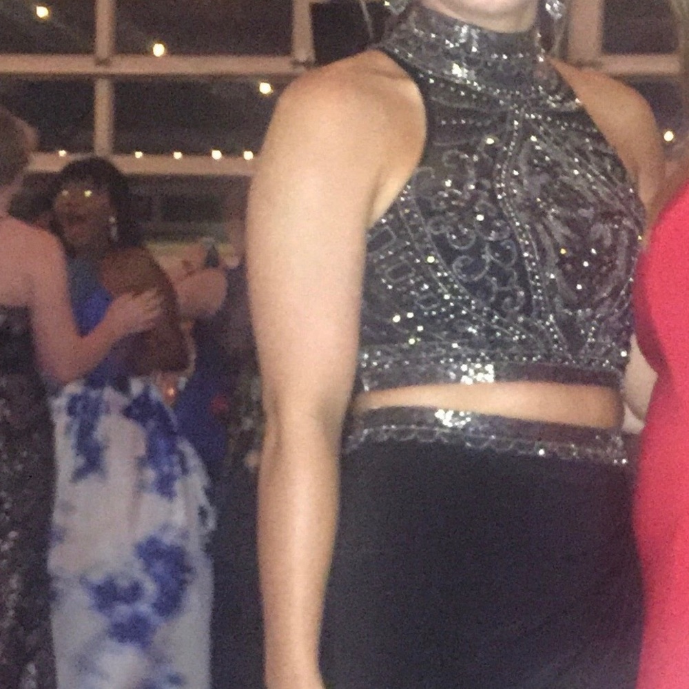 Prom dress - Picture 2 of 2